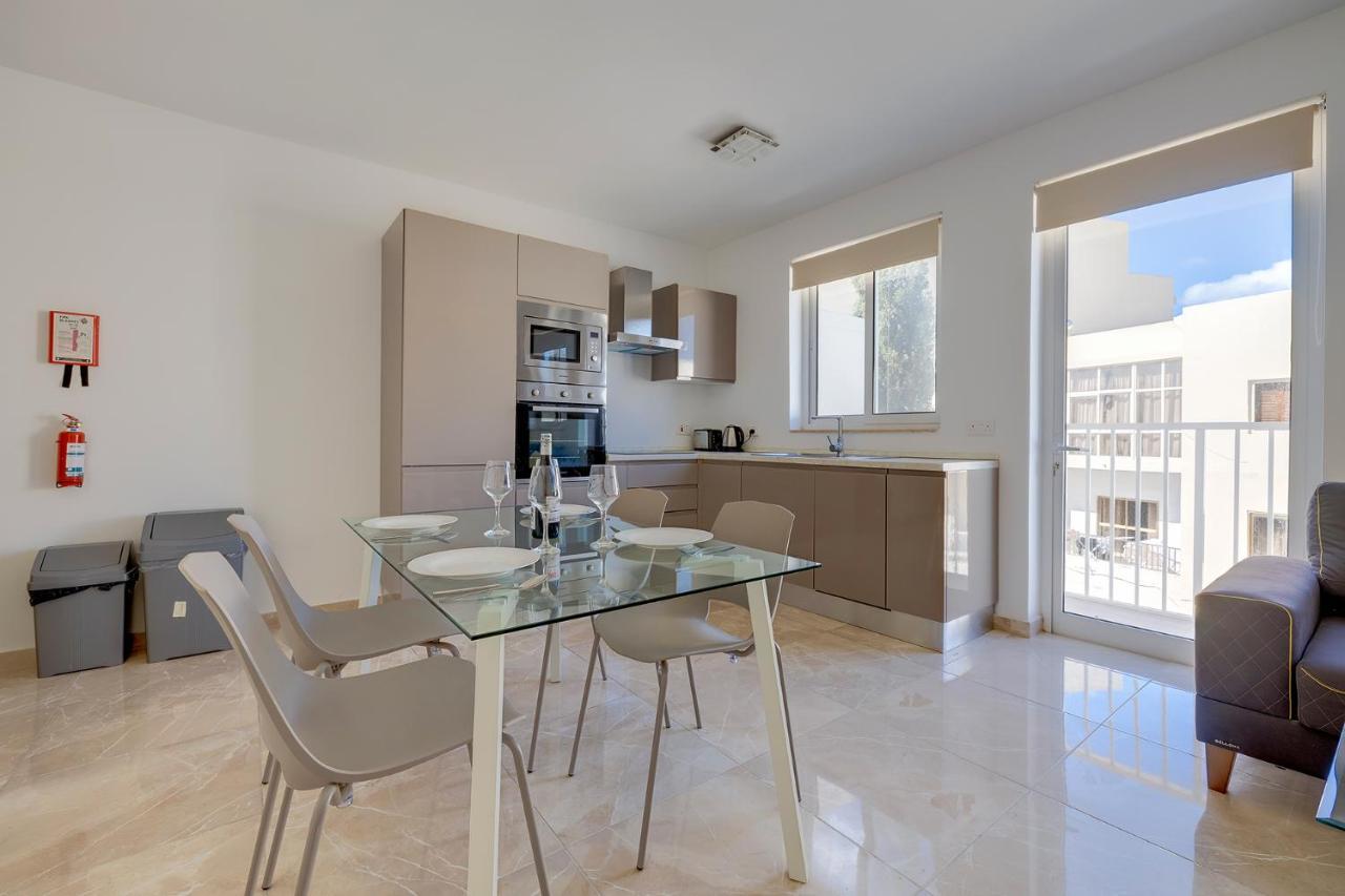 Deluxe Apartment Steps To St George'S Bay Saint Julian's 외부 사진