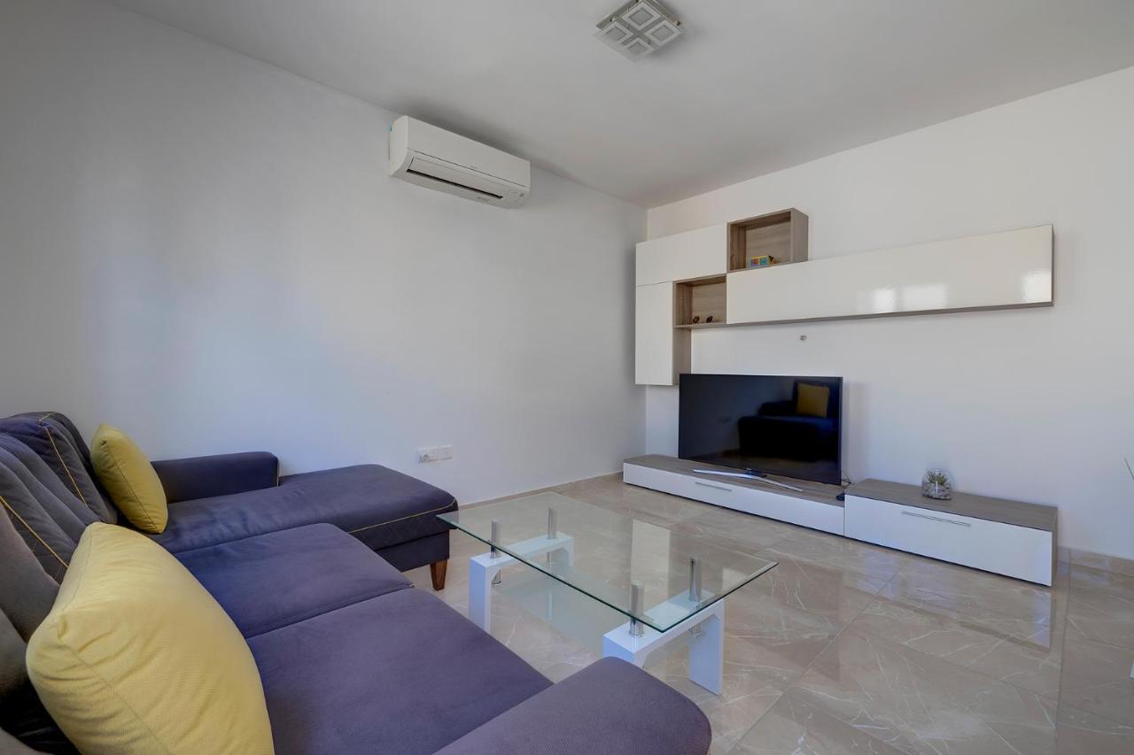 Deluxe Apartment Steps To St George'S Bay Saint Julian's 외부 사진