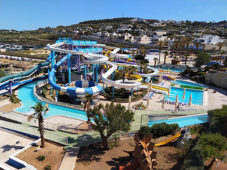 Deluxe Apartment Steps To St George'S Bay Saint Julian's 외부 사진