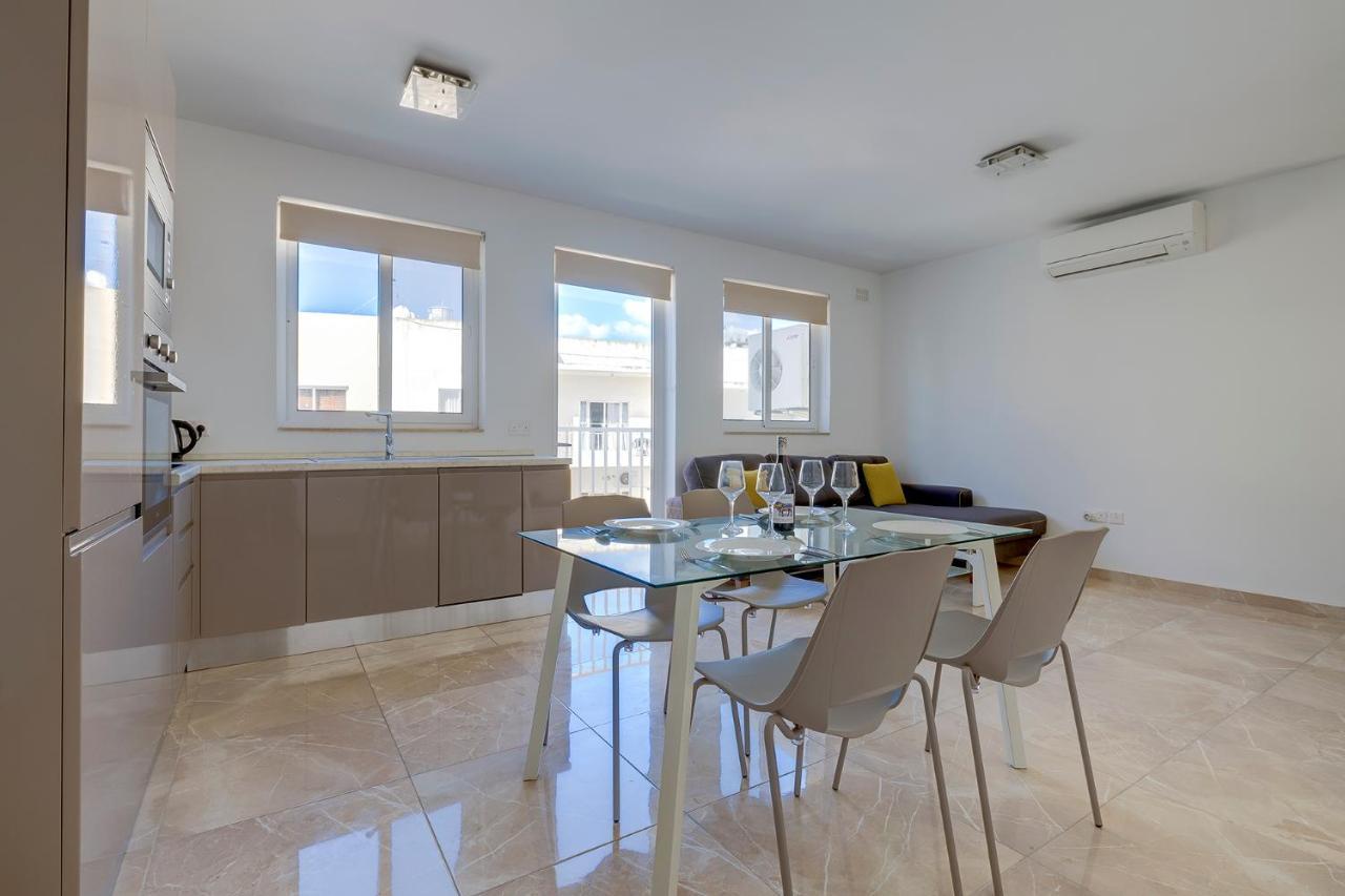 Deluxe Apartment Steps To St George'S Bay Saint Julian's 외부 사진