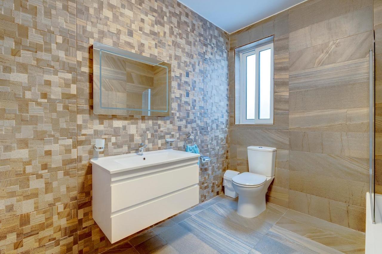 Deluxe Apartment Steps To St George'S Bay Saint Julian's 외부 사진