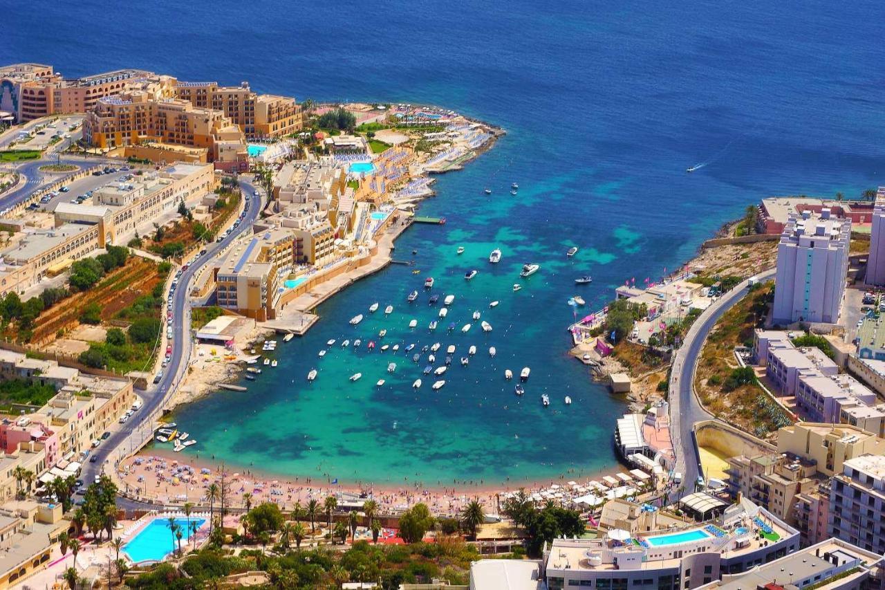 Deluxe Apartment Steps To St George'S Bay Saint Julian's 외부 사진