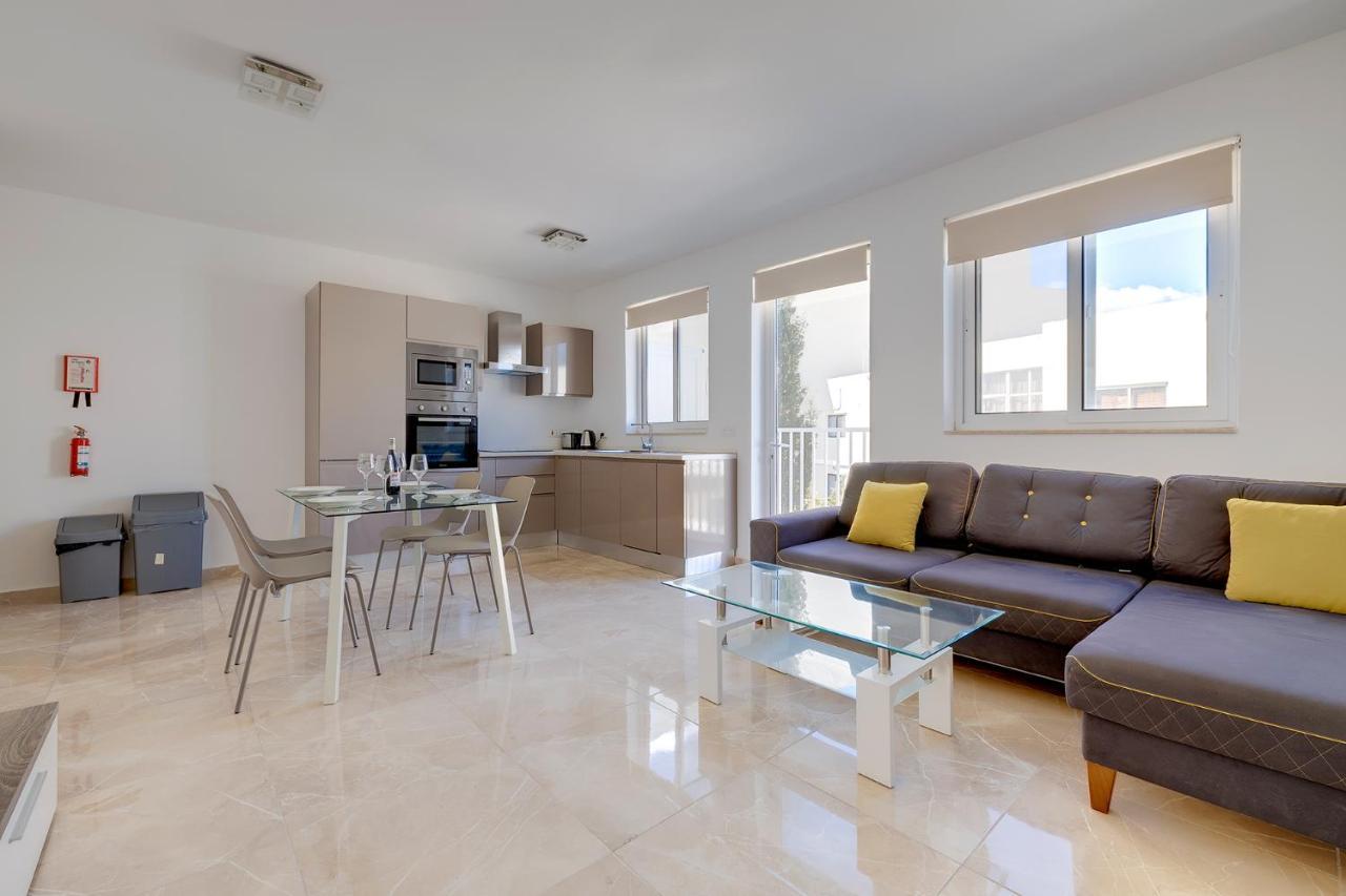 Deluxe Apartment Steps To St George'S Bay Saint Julian's 외부 사진