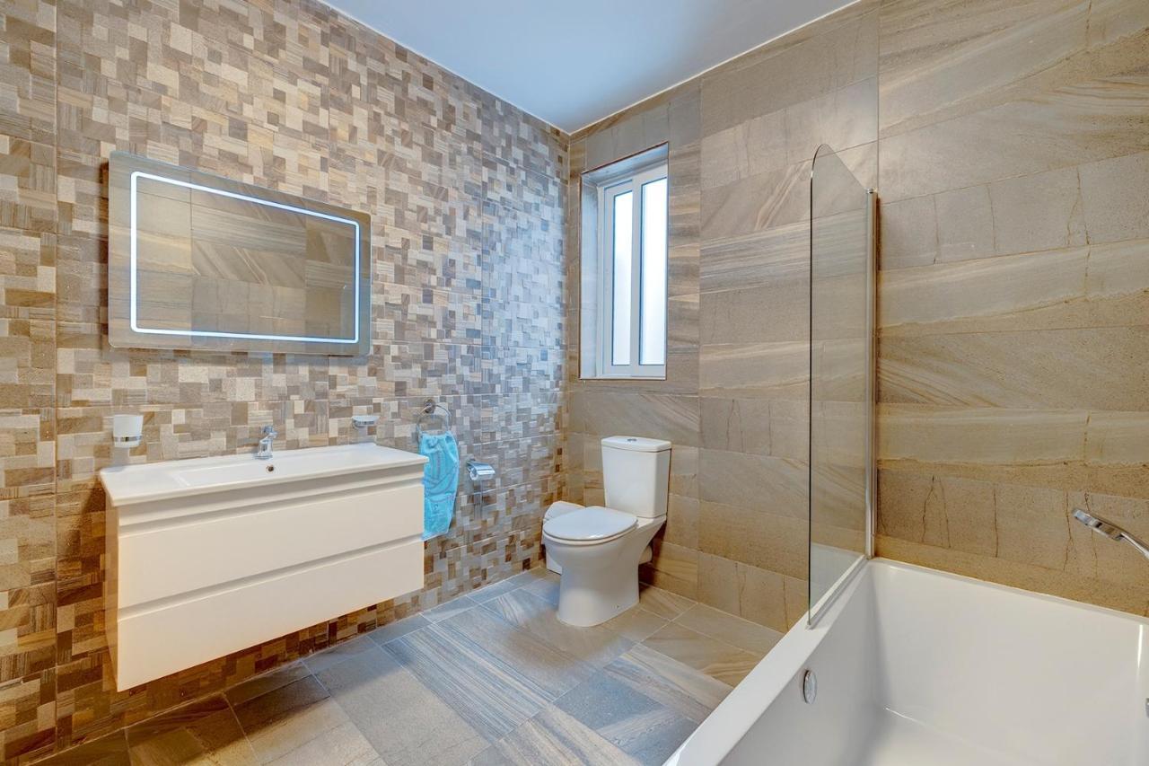 Deluxe Apartment Steps To St George'S Bay Saint Julian's 외부 사진