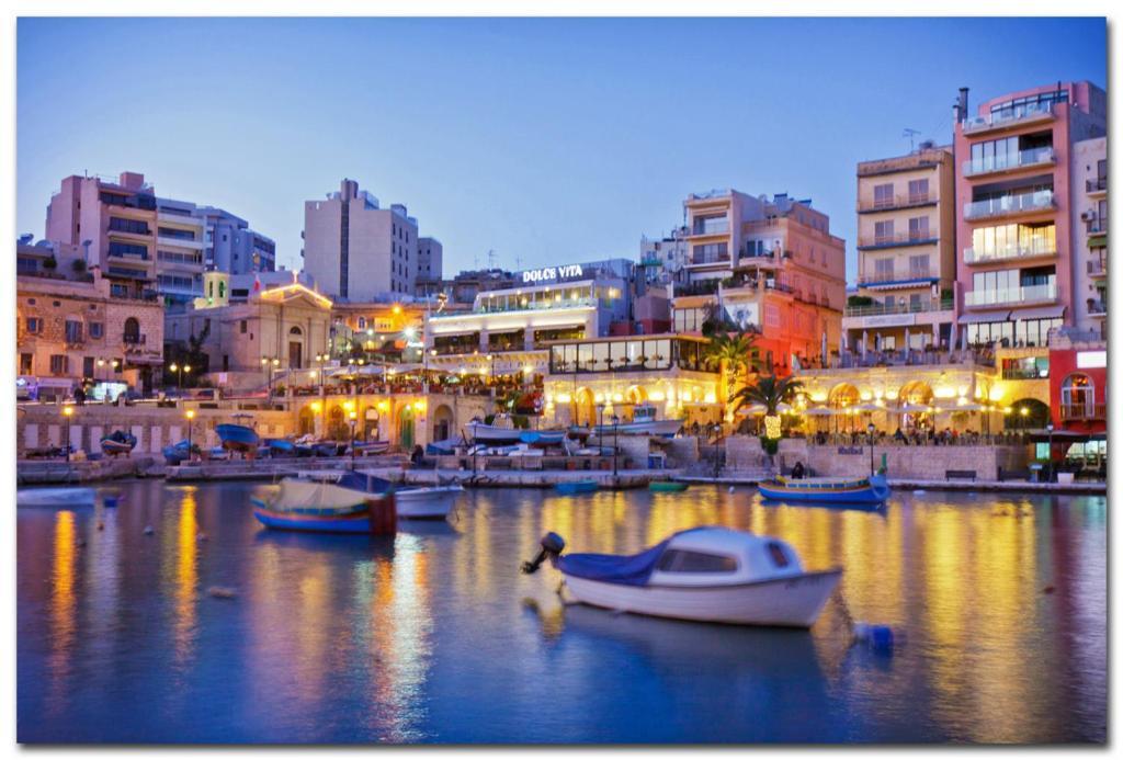 Deluxe Apartment Steps To St George'S Bay Saint Julian's 외부 사진