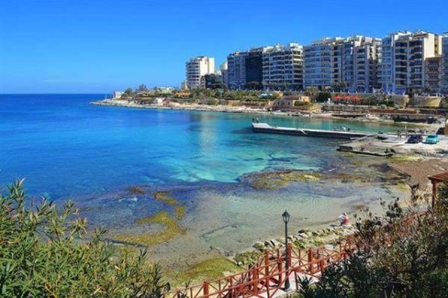 Deluxe Apartment Steps To St George'S Bay Saint Julian's 외부 사진